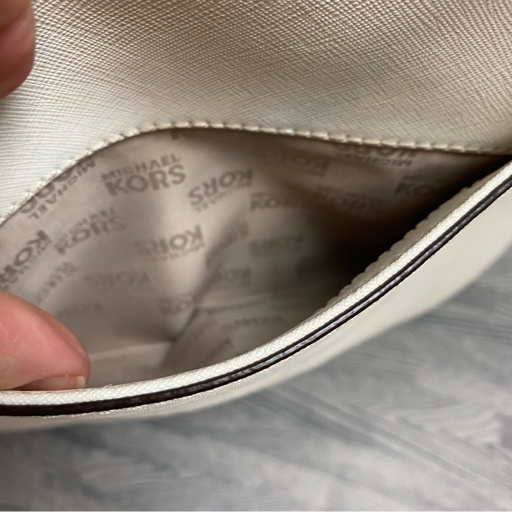 Michael Kors Jet Set White Saffiano Leather Travel Tote - Picture 17 of 17